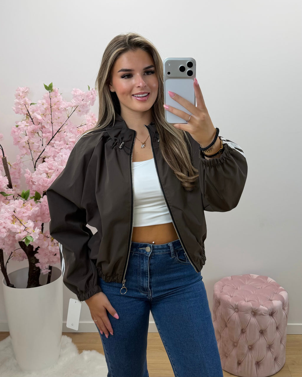 Jas Dina bruin