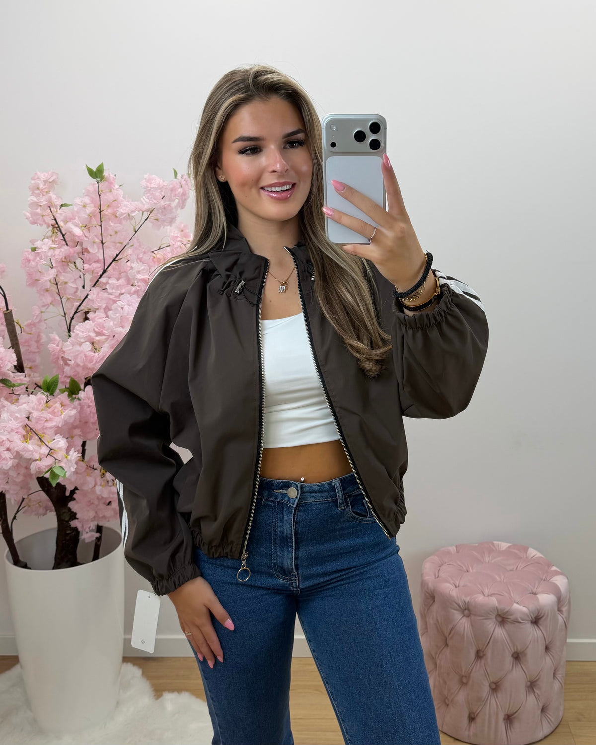 Jas Dina bruin