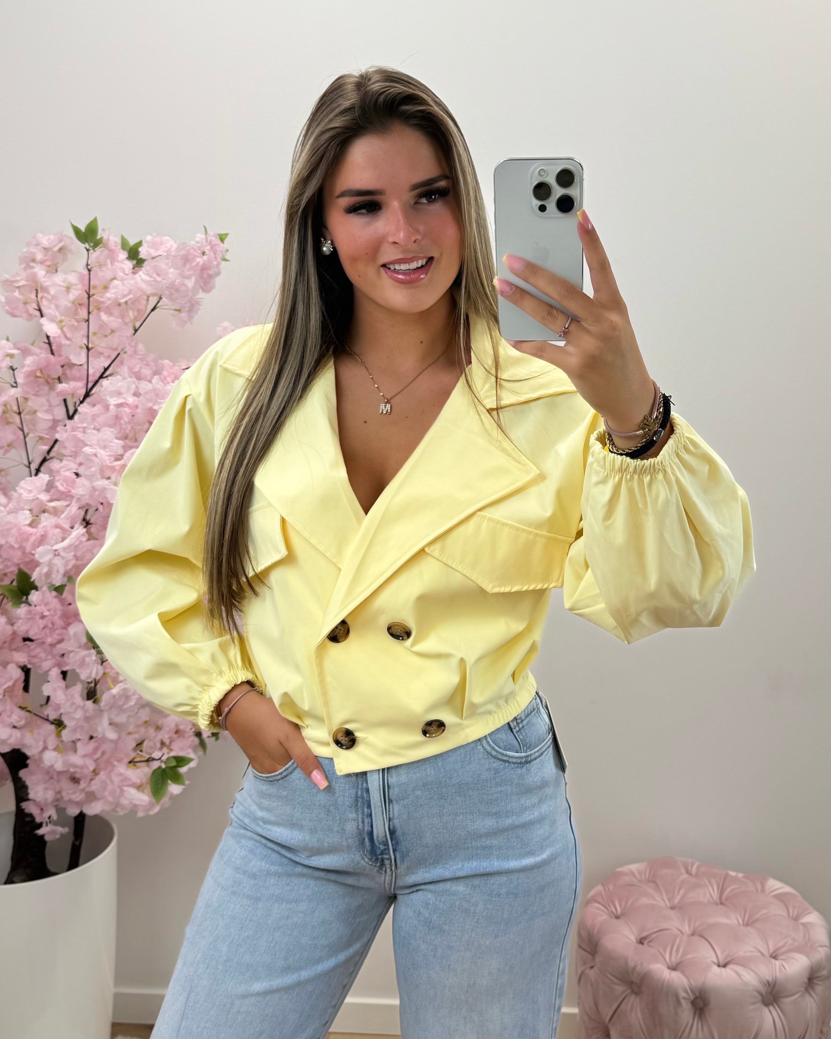 Jas Sarah geel